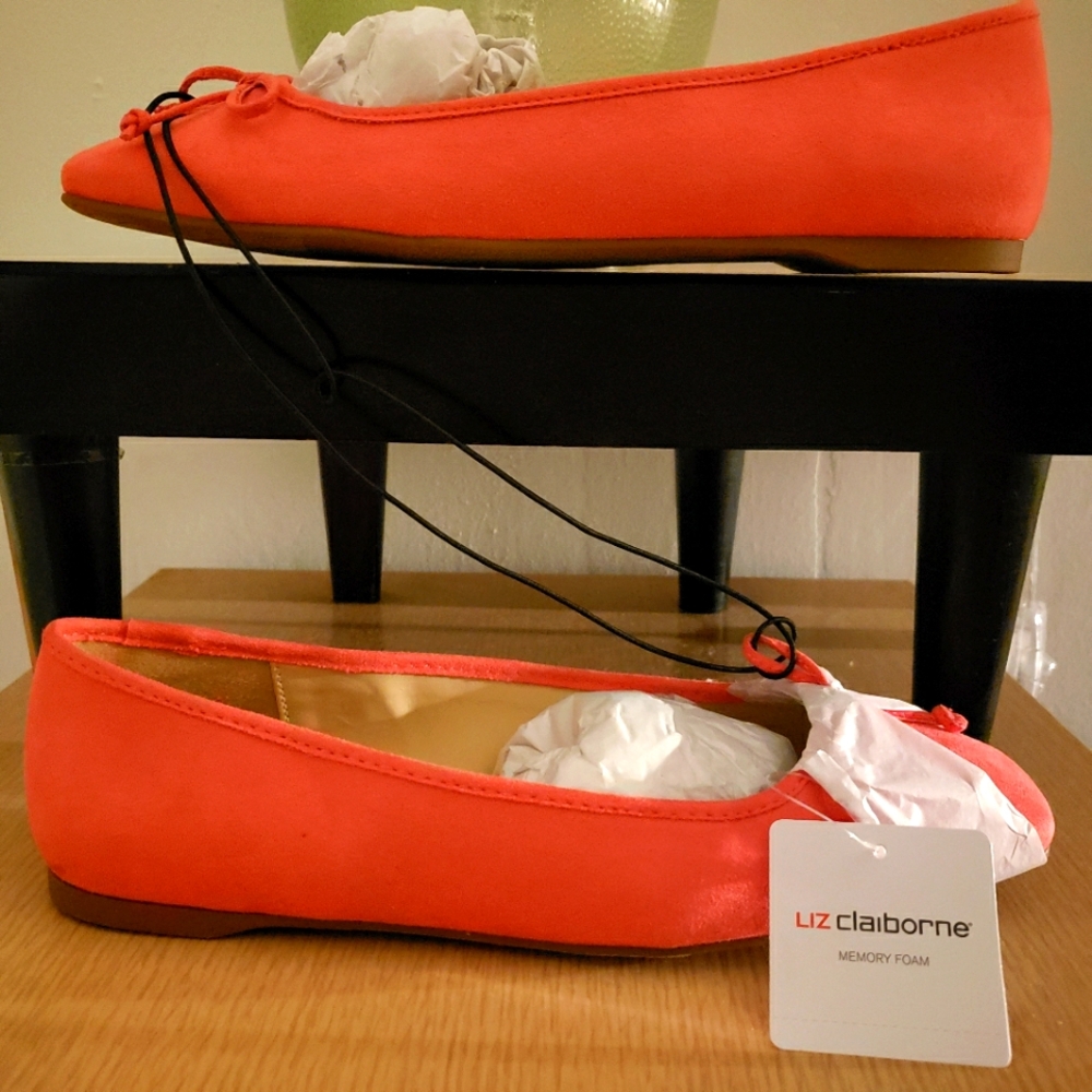 BNWT LIZ CLAIBORNE BALLET FLATS - POPPING ORANGE (8.5)
